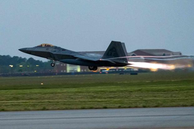 After Numerous Air Encounters, US Sends F-22s to Middle East in Message to Russia