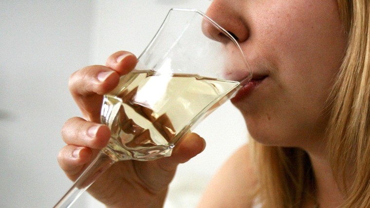 Drinking alcohol in moderation may benefit heart health, study finds