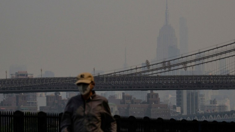 Is it safe to exercise outdoors when the air quality is poor?