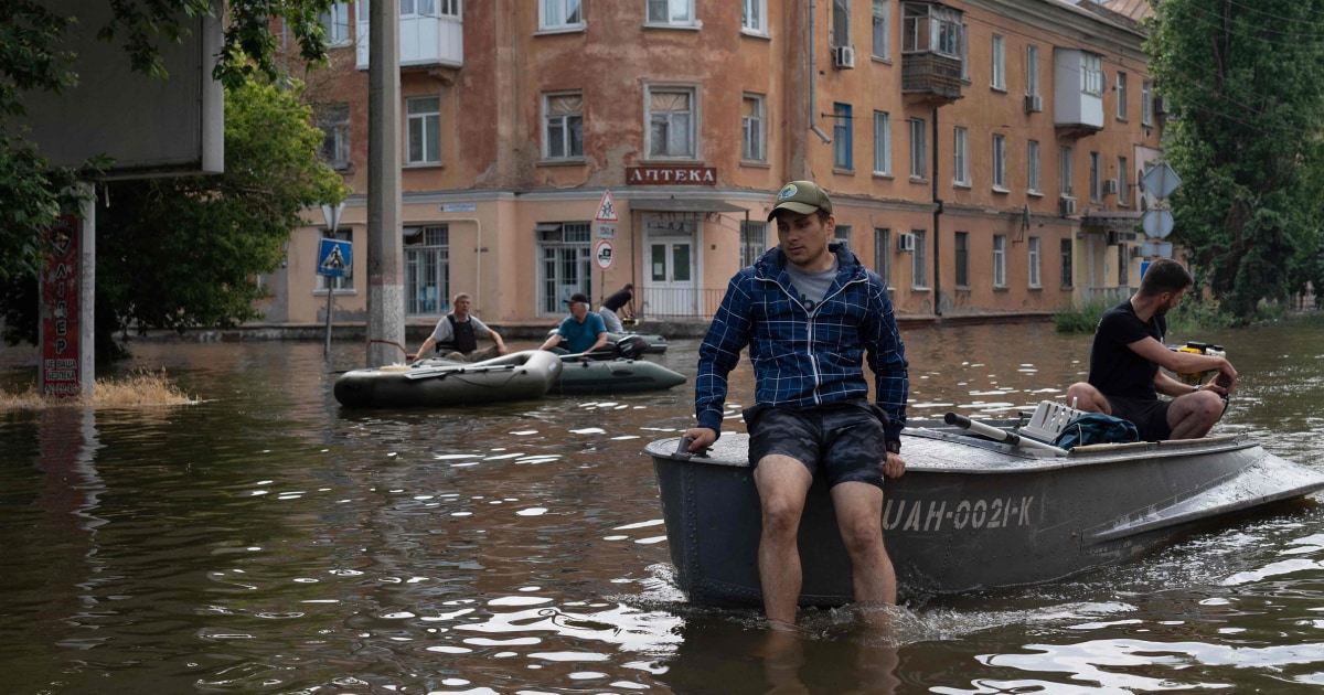 Russia shells civilians fleeing dam collapse in southern Ukraine