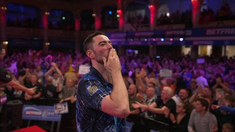 Clayton and Humphries to collide in World Matchplay semi-finals