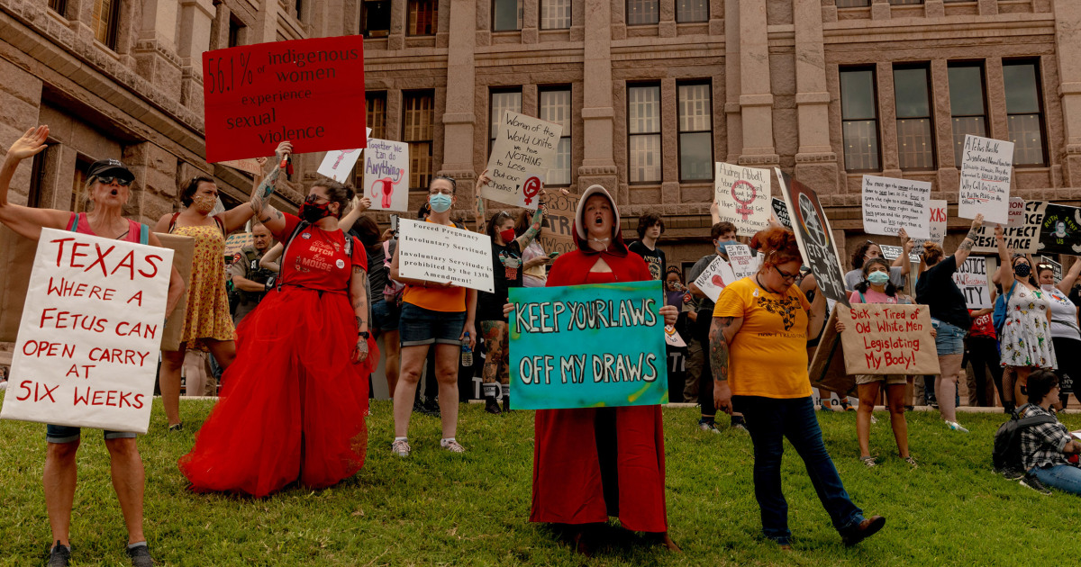 Woman suing Texas over abortion ban vomits on the stand in emotional reaction during hearing