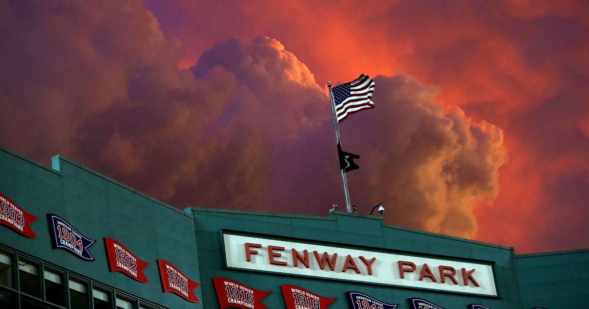 Ball gets trapped in light bulb at Fenway Park, helps propel Red Sox to win over Royals