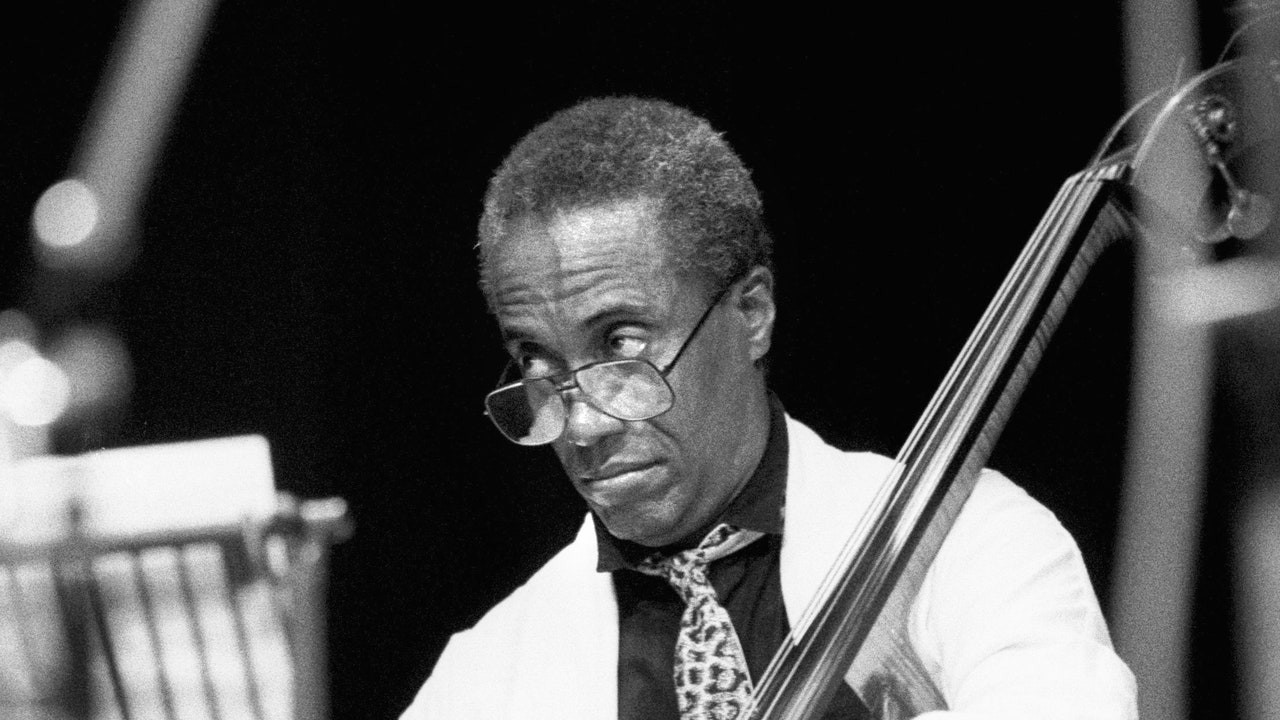 Richard Davis, Vaunted Bassist and Pop Sideman, Dies at 93