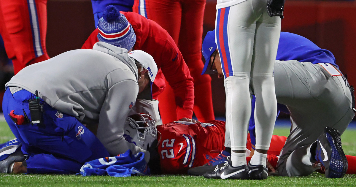 Buffalo Bills’ Damien Harris taken off field in ambulance after neck injury