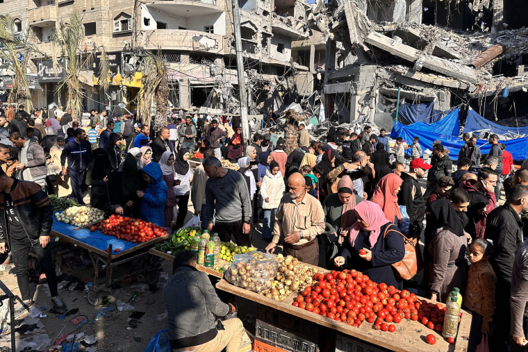 Daily life during humanitarian pause in Gaza