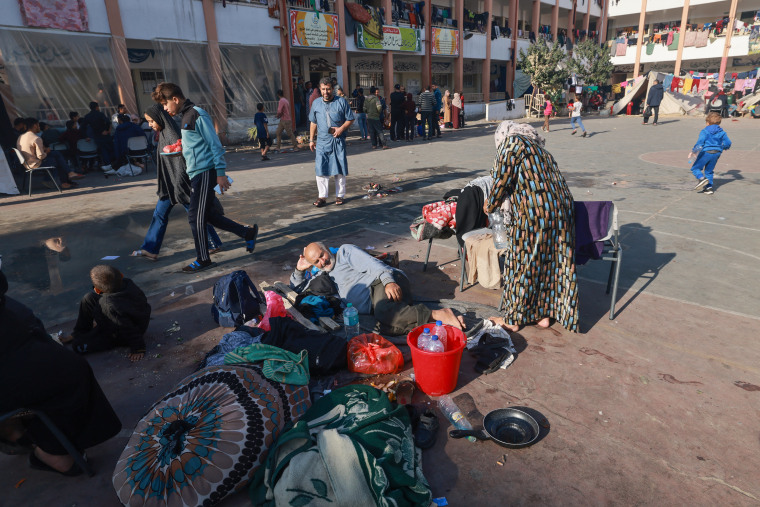 Image: PALESTINIAN-ISRAEL-CONFLICT-DISPLACED