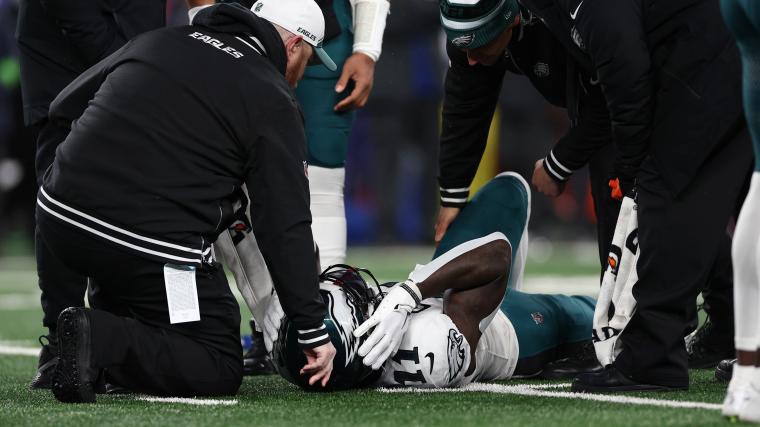 A.J. Brown injury update: Eagles WR exits with knee injury in season finale vs. Giants