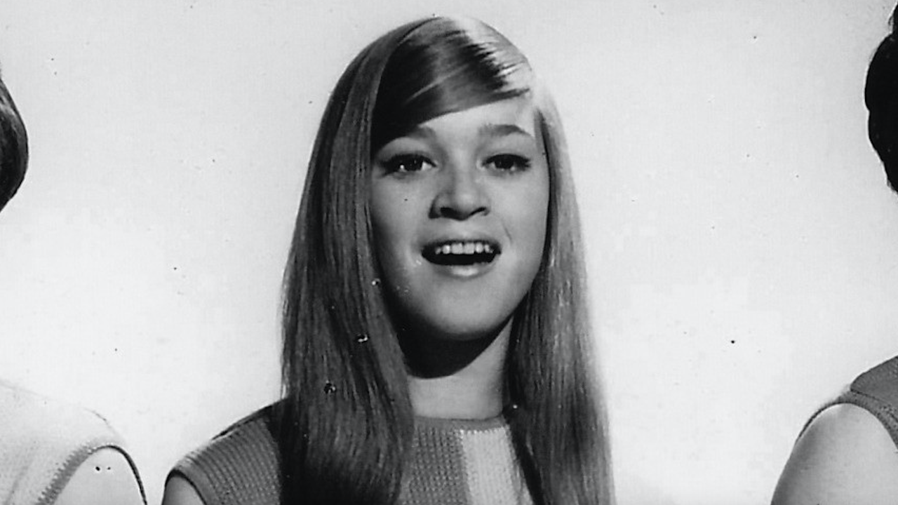 Mary Weiss, Lead Singer of the Shangri-Las, Dies at 75