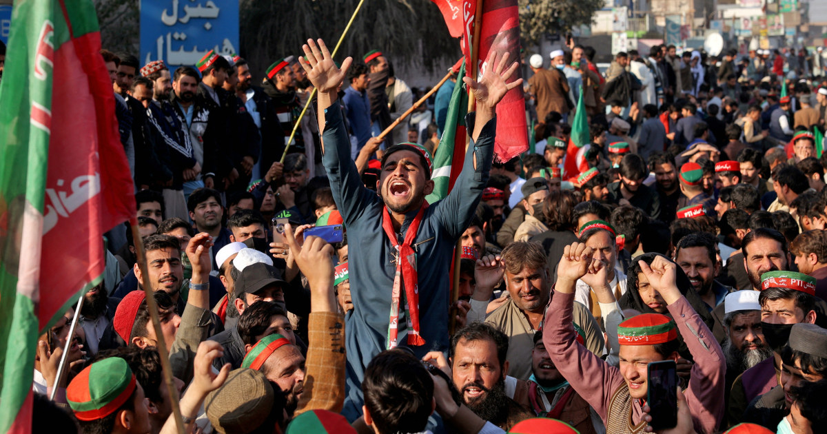 Pakistan’s Khan-backed independents lead in final poll count