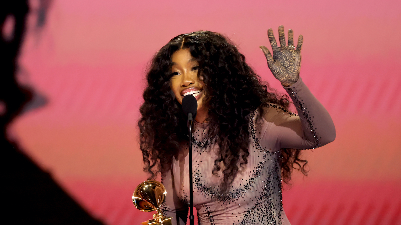 SZA Shares New Song “Saturn”: Listen