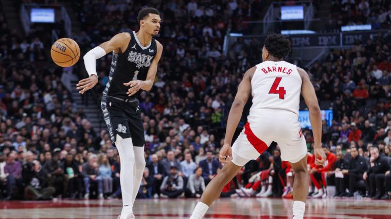 Victor Wembanyama stats: From pre-game outfit to 10-block triple-double, Spurs rookie shines vs. Raptors