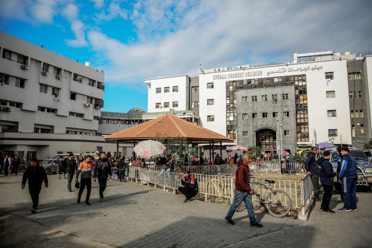 Palestinians lives under difficult conditions at Al-Shifa Hospital in Gaza