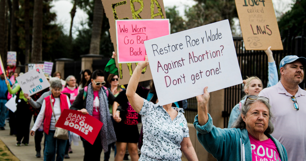 Chaos and confusion ensue at abortion clinics after Arizona court rules 1864 ban is enforceable