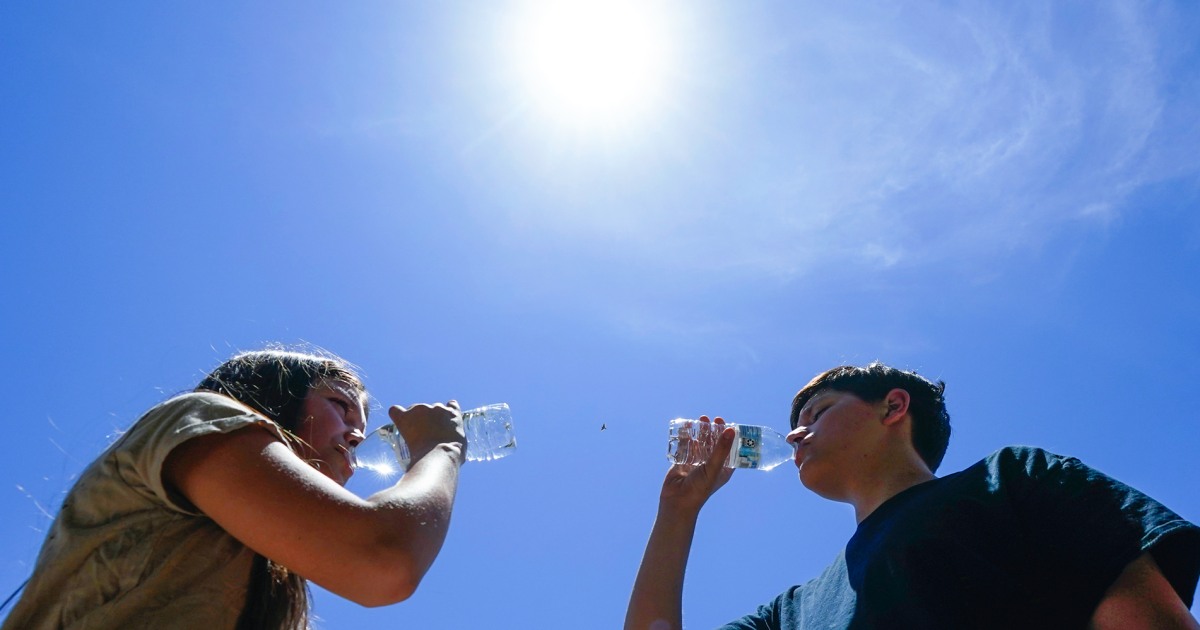 New tools from NOAA and CDC show people their risk from heat as another hot summer looms