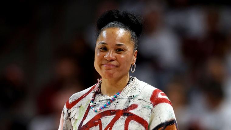 What is the meaning behind Dawn Staley’s necklace? Explaining the South Carolina coach’s beaded accessory