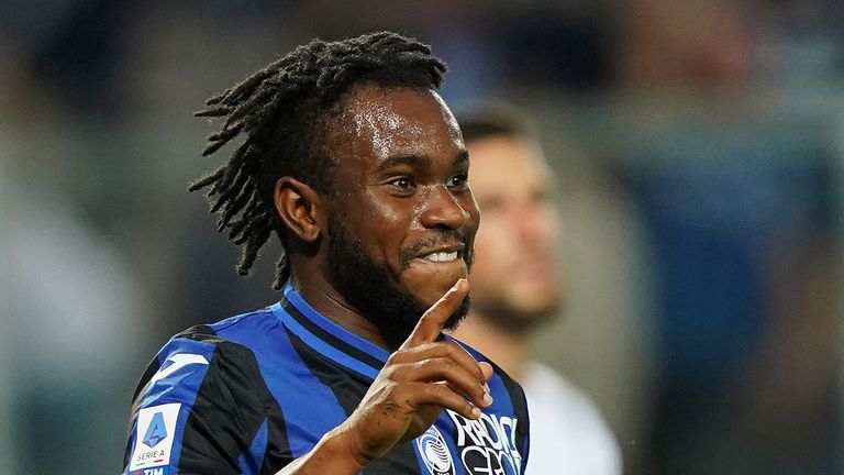 Atalanta's Ademola Lookman celebrates after scoring his side's opening goal during the Serie A soccer match between Atalanta and Fiorentina, in Bergamo, Italy, Sunday, Oct. 2, 2022. (Spada/LaPresse via AP)