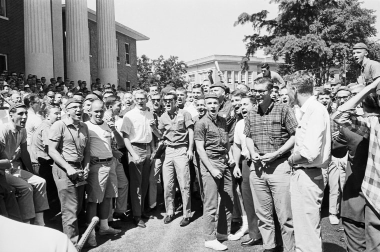 University of Mississippi students gather to protest against integration