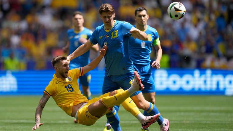 Denis Dragus challenges for the ball with Illya Zabarnyi