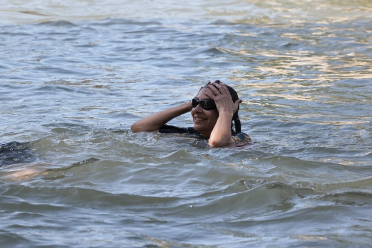 Anne Hidalgo swims in the Seine