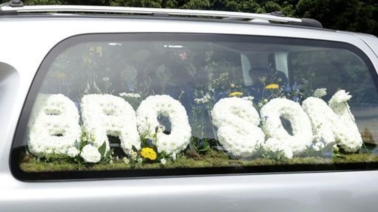 Thousands pay final respects to Burrow on funeral route