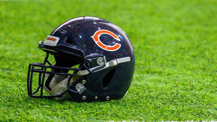 Bears place offensive lineman on injured reserve, add receiver in roster shakeup