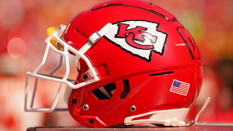 Chiefs urged to sign former Offensive Player of the Year to bolster offense