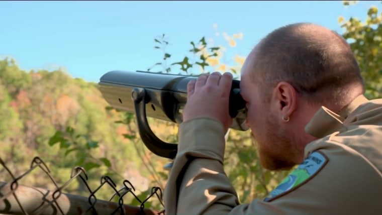 Special viewfinders in Virginia enable colorblind people to see fall foliage