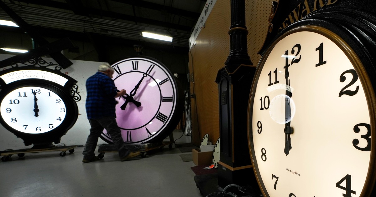 Daylight saving time ends Sunday. What to know about ‘falling back.’