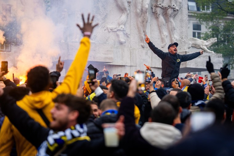 How violence surrounding a soccer match between Israeli and Dutch teams unfolded