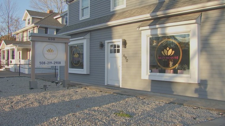 Investigators say Massachusetts spa owner gave fake botox injections